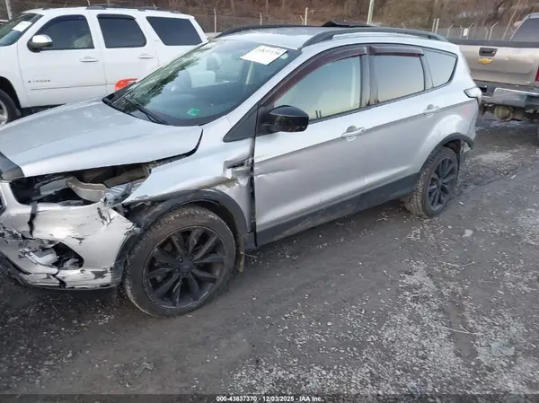 1FMCU9GD5HUF04719 2017 FORD ESCAPE - Image 2