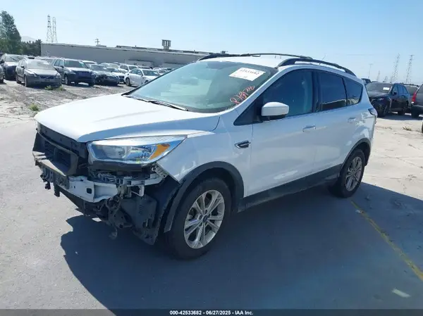 1FMCU9GD5JUA97877 2018 FORD ESCAPE - Image 2