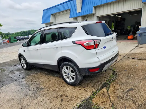 1FMCU9GD5JUC76968 2018 FORD ESCAPE - Image 2