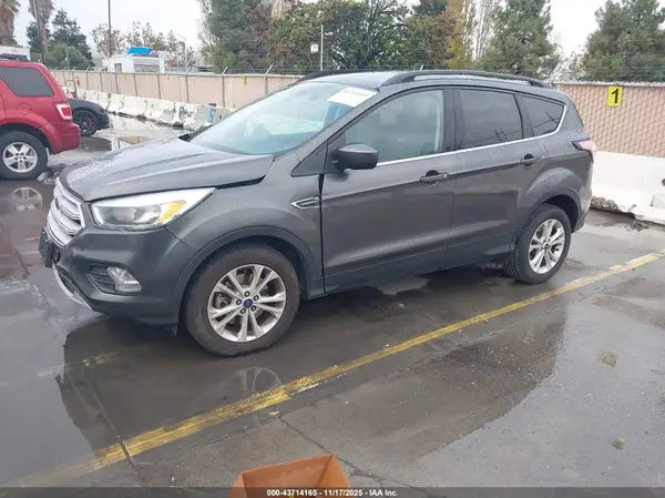 1FMCU9GD6JUA86824 2018 FORD ESCAPE - Image 2