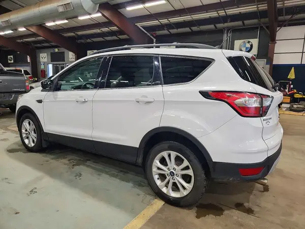 1FMCU9GD7JUB18356 2018 FORD ESCAPE - Image 2