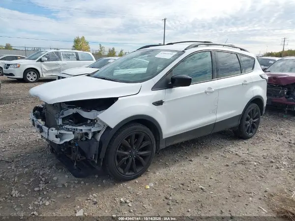 1FMCU9GD7JUD39617 2018 FORD ESCAPE - Image 2