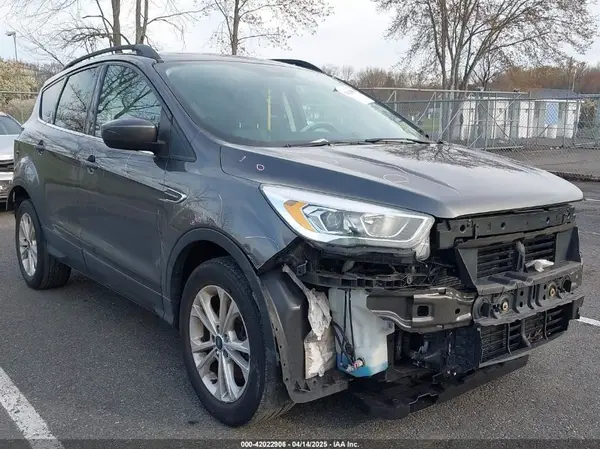 1FMCU9GD8HUC05998 2017 FORD ESCAPE - Image 1