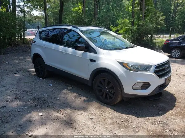 1FMCU9GD8HUC19772 2017 FORD ESCAPE - Image 1