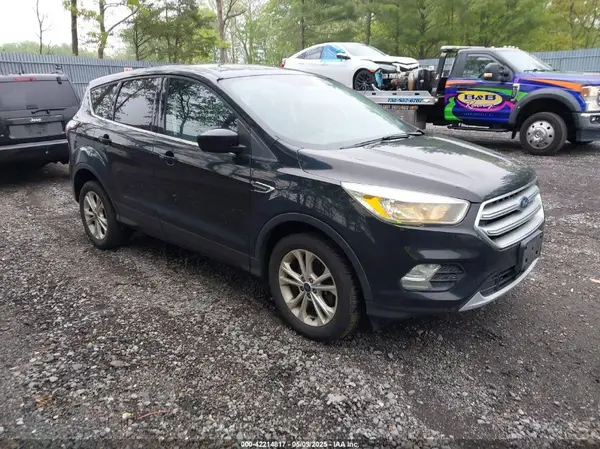 1FMCU9GD8HUD02814 2017 FORD ESCAPE - Image 1