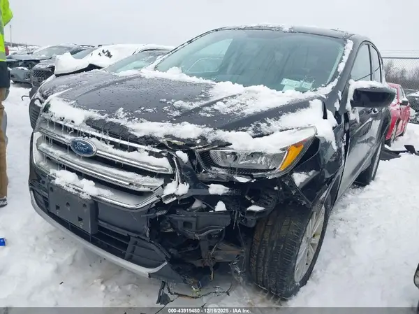 1FMCU9GD8HUD47817 2017 FORD ESCAPE - Image 2