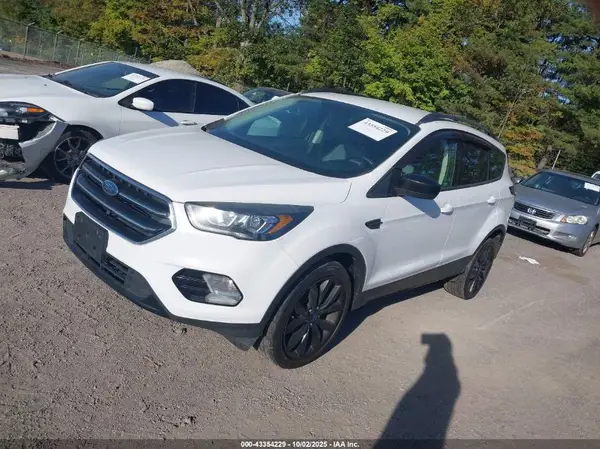 1FMCU9GD8HUD48465 2017 FORD ESCAPE - Image 2
