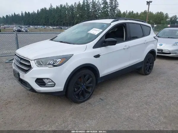 1FMCU9GD8JUA04852 2018 FORD ESCAPE - Image 2