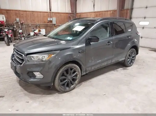 1FMCU9GD8JUA15446 2018 FORD ESCAPE - Image 2