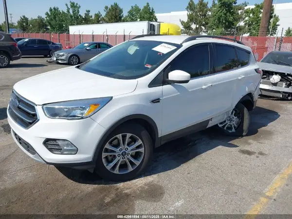 1FMCU9GD8JUA67210 2018 FORD ESCAPE - Image 2