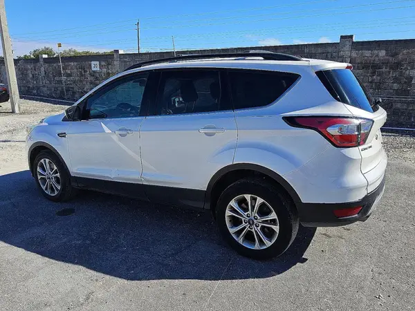1FMCU9GD8JUA69328 2018 FORD ESCAPE - Image 2