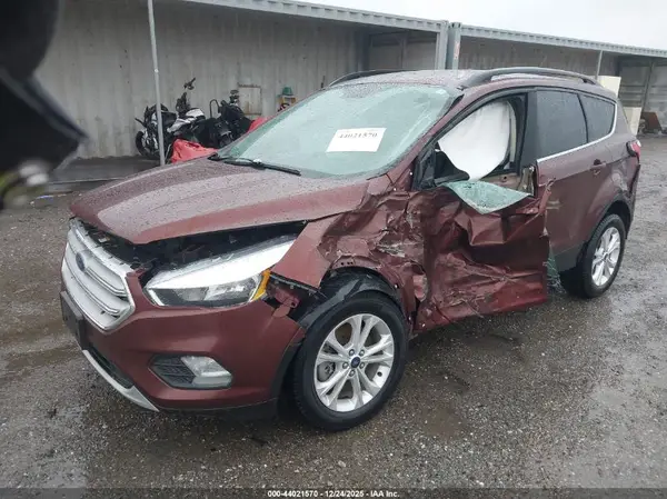 1FMCU9GD8JUA75095 2018 FORD ESCAPE - Image 2
