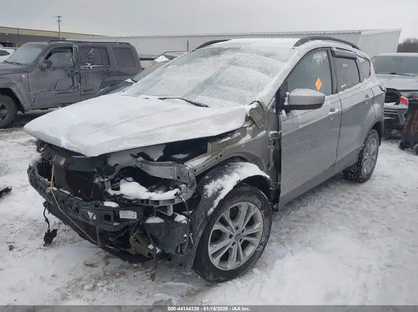 1FMCU9GD8JUA93404 2018 FORD ESCAPE - Image 2