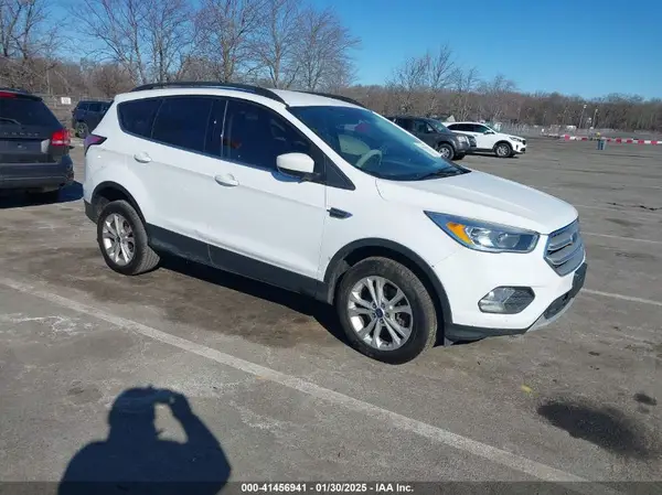 1FMCU9GD8JUB05356 2018 FORD ESCAPE - Image 1