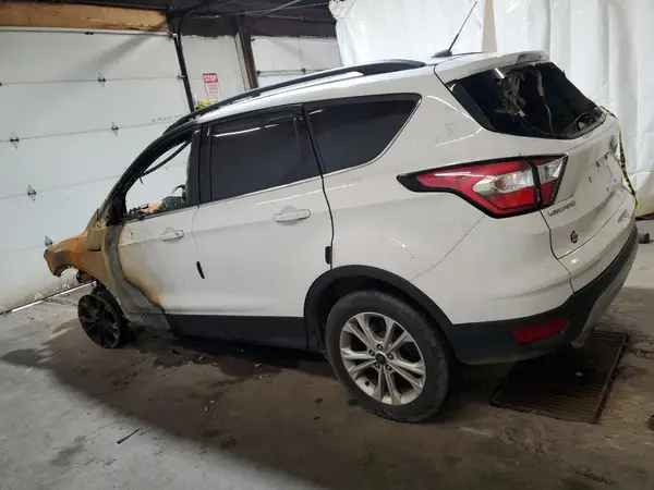 1FMCU9GD8JUB34565 2018 FORD ESCAPE - Image 2