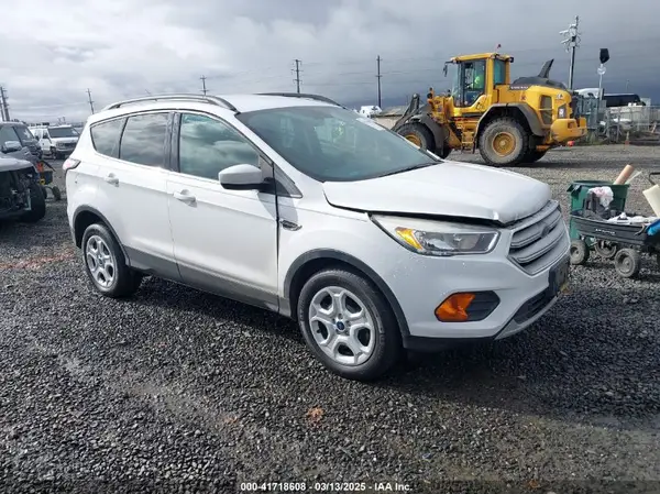1FMCU9GD8JUB45369 2018 FORD ESCAPE - Image 1