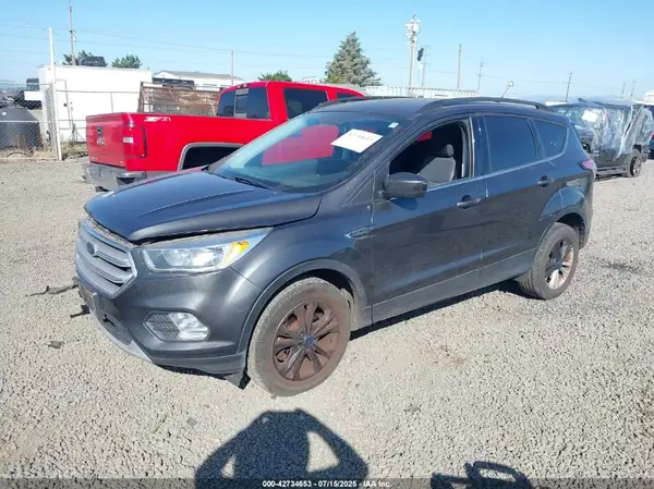 1FMCU9GD8JUB45758 2018 FORD ESCAPE - Image 2