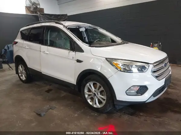 1FMCU9GD8JUB65931 2018 FORD ESCAPE - Image 1