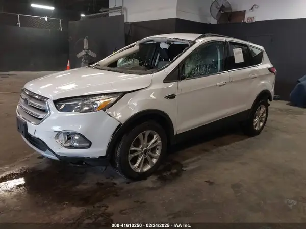 1FMCU9GD8JUB65931 2018 FORD ESCAPE - Image 2