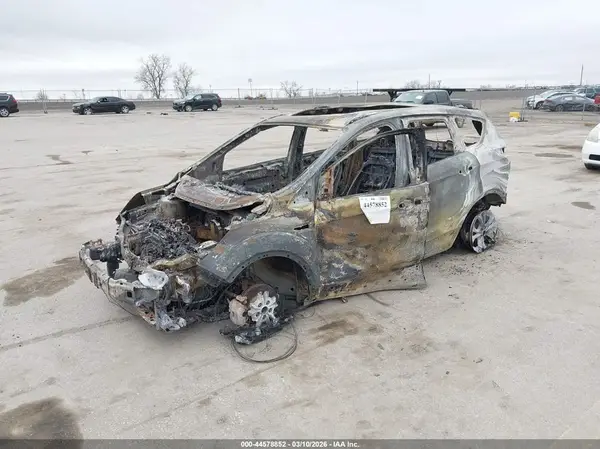 1FMCU9GD8JUC11564 2018 FORD ESCAPE - Image 2
