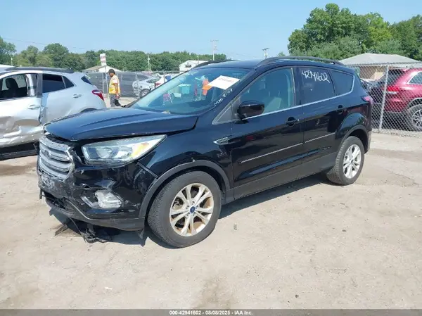 1FMCU9GD8JUC47268 2018 FORD ESCAPE - Image 2