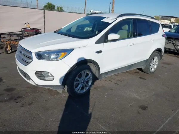 1FMCU9GD8JUC60344 2018 FORD ESCAPE - Image 2
