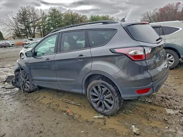 1FMCU9GD8JUD12930 2018 FORD ESCAPE - Image 2
