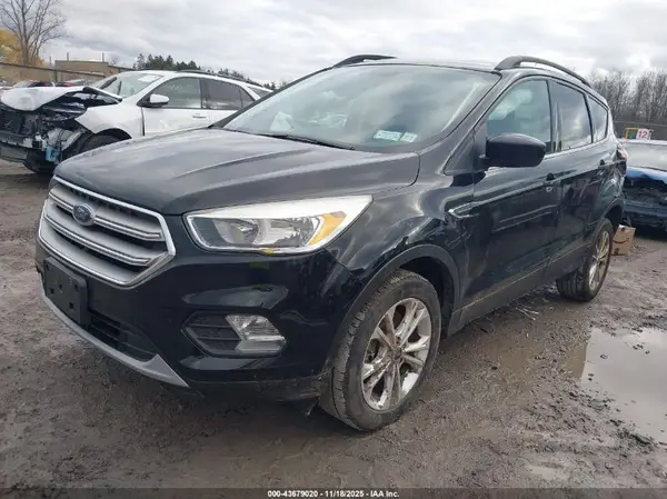 1FMCU9GD8JUD40579 2018 FORD ESCAPE - Image 2