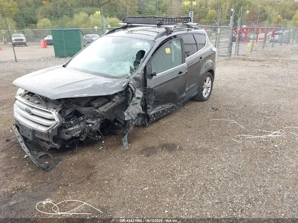 1FMCU9GD8JUD47824 2018 FORD ESCAPE - Image 2