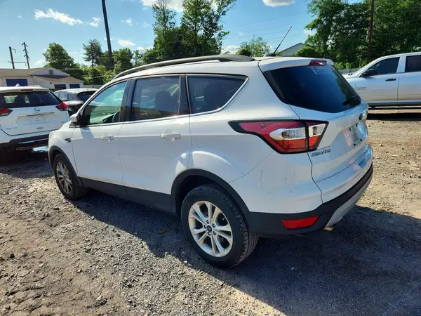 1FMCU9GD8JUD60542 2018 FORD ESCAPE - Image 2