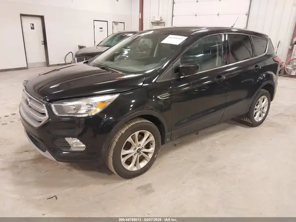 1FMCU9GD8KUB38228 2019 FORD ESCAPE - Image 2