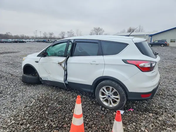 1FMCU9GD9HUA17653 2017 FORD ESCAPE - Image 2