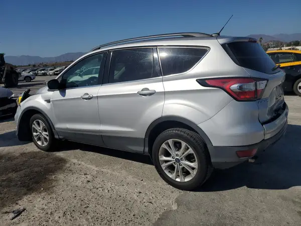 1FMCU9GD9JUA10806 2018 FORD ESCAPE - Image 2