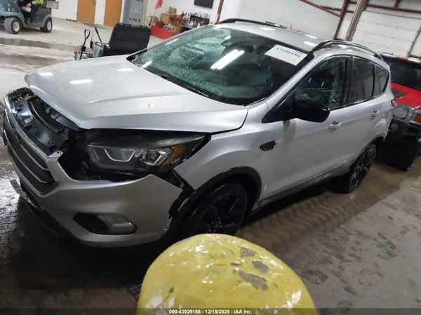 1FMCU9GD9JUA21725 2018 FORD ESCAPE - Image 2