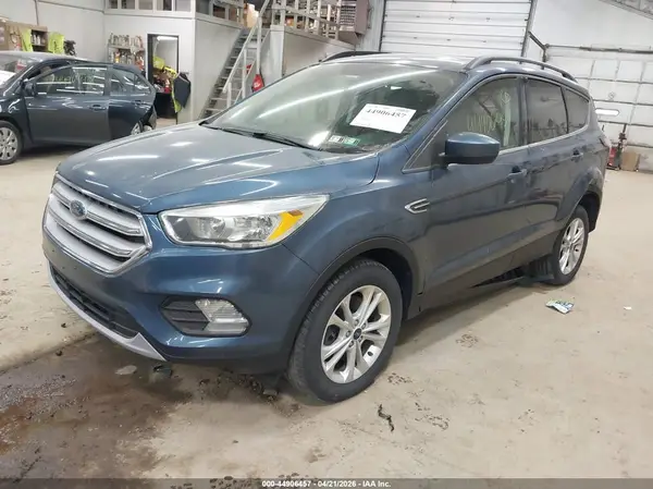 1FMCU9GD9JUA32238 2018 FORD ESCAPE - Image 2