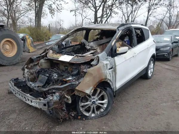 1FMCU9GD9JUA58368 2018 FORD ESCAPE - Image 2