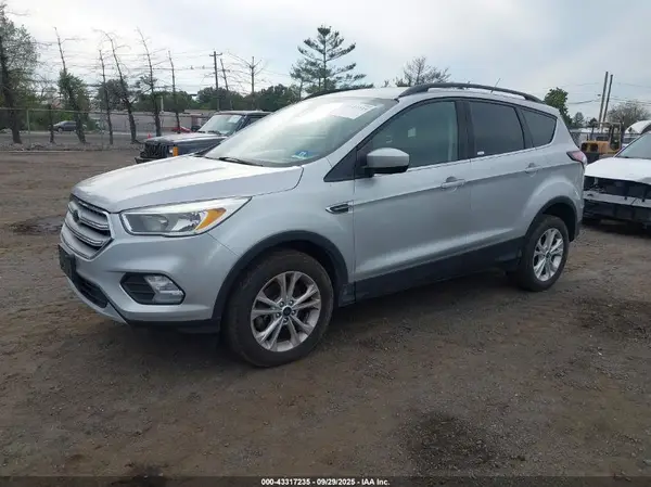 1FMCU9GD9JUA72822 2018 FORD ESCAPE - Image 2