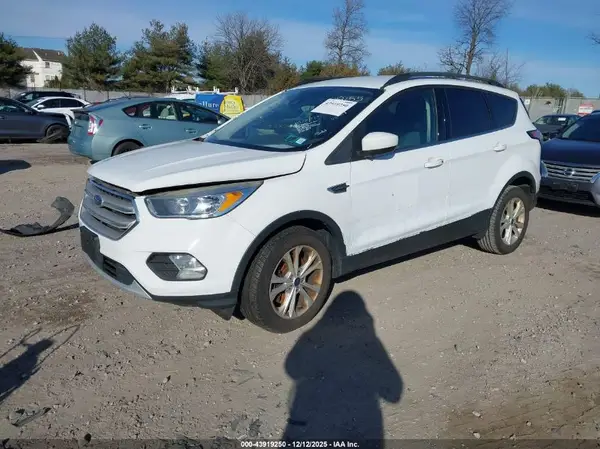 1FMCU9GD9JUA86929 2018 FORD ESCAPE - Image 2