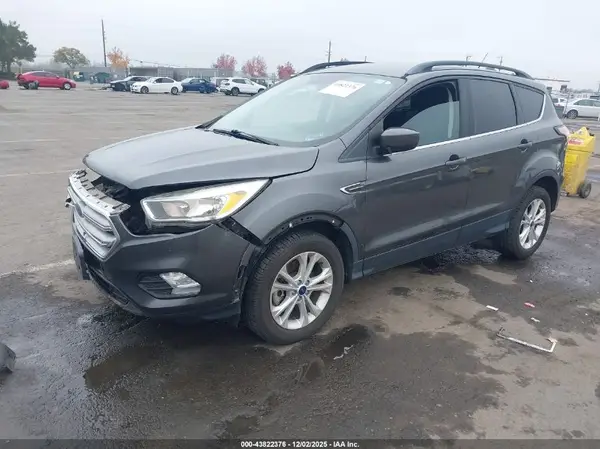 1FMCU9GD9JUB45736 2018 FORD ESCAPE - Image 2