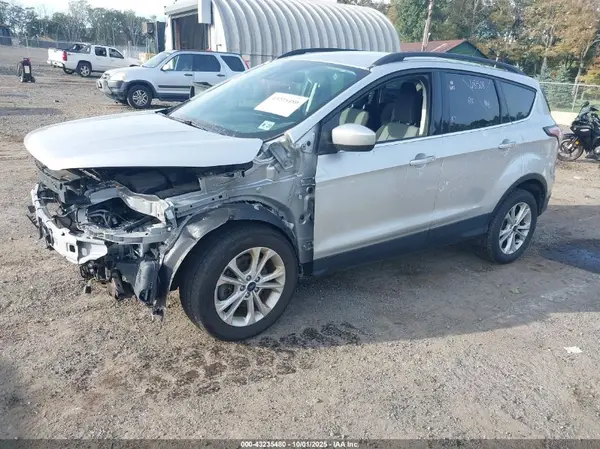 1FMCU9GD9JUC43682 2018 FORD ESCAPE - Image 2