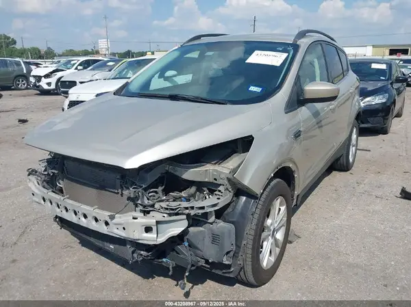 1FMCU9GD9JUD06327 2018 FORD ESCAPE - Image 2