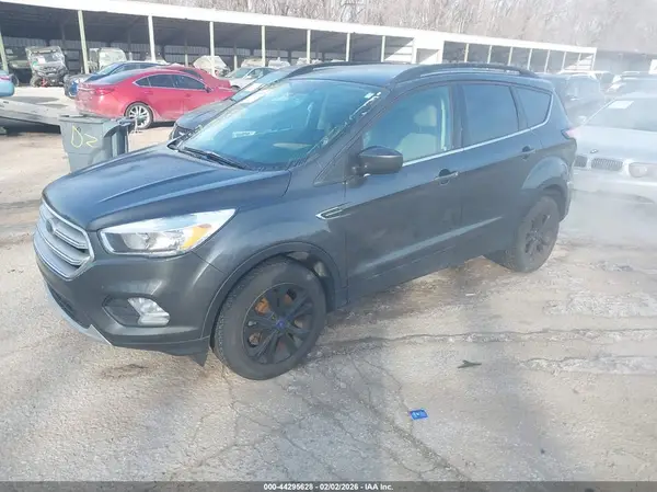 1FMCU9GD9JUD07445 2018 FORD ESCAPE - Image 2