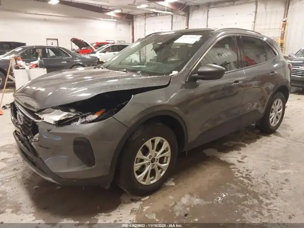 1FMCU9GN1RUA07001 2024 FORD ESCAPE - Image 2