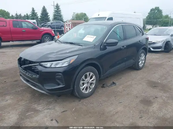 1FMCU9GN9PUB17792 2023 FORD ESCAPE - Image 2