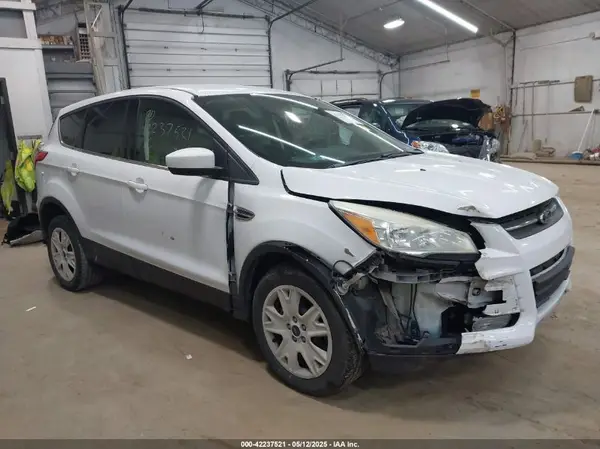 1FMCU9GX9GUC61831 2016 FORD ESCAPE - Image 1