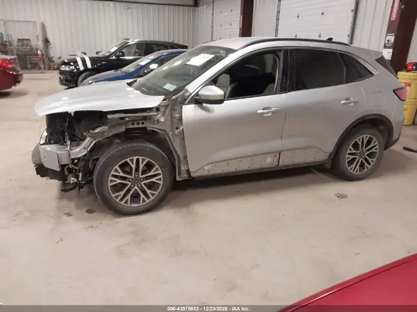 1FMCU9H60LUA20725 2020 FORD ESCAPE - Image 2