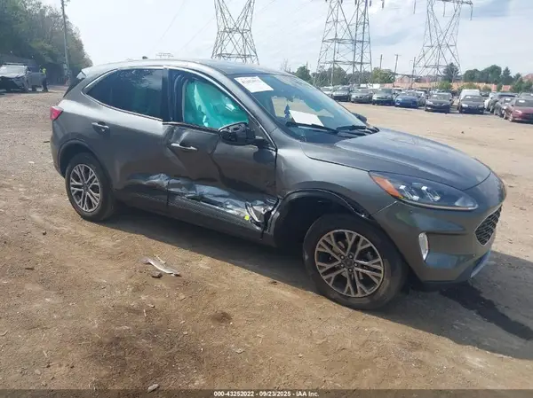 1FMCU9H61NUB05575 2022 FORD ESCAPE - Image 1