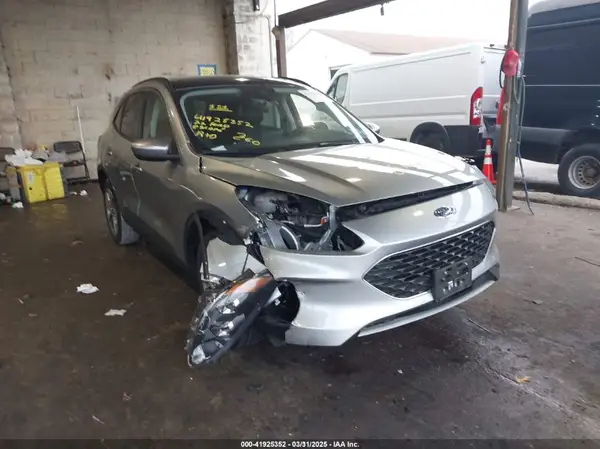 1FMCU9H62NUB64330 2022 FORD ESCAPE - Image 1