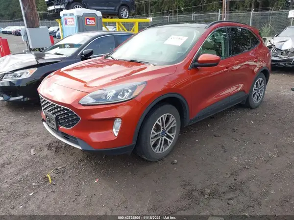 1FMCU9H63LUB08622 2020 FORD ESCAPE - Image 2