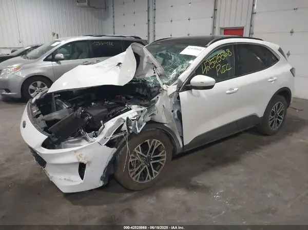1FMCU9H64LUA52688 2020 FORD ESCAPE - Image 2
